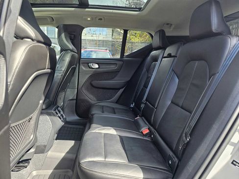 Used 2023 Volvo XC40 B5 Plus w/ Protection Package Premier image 18