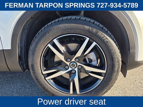 Certified 2025 Volvo XC40 B5 Core image 13