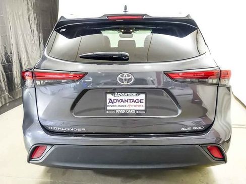 Used 2023 Toyota Highlander XLE AWD/4WD image 6