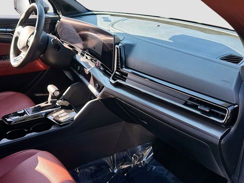 Certified 2024 Kia Sportage SX image 30