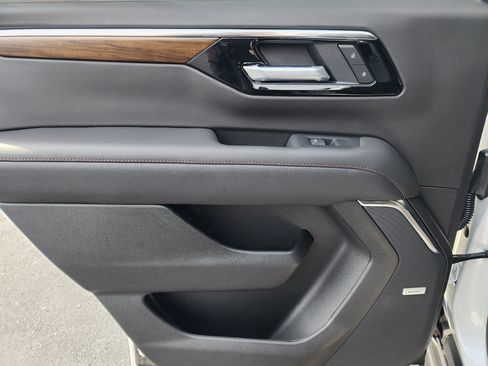 Used 2025 Chevrolet Tahoe High Country image 16