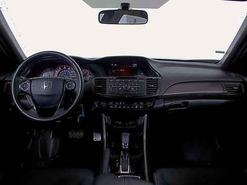 Used 2017 Honda Accord Sport image 13