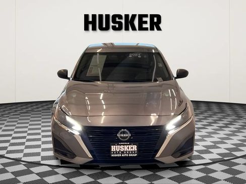 Used 2024 Nissan Altima 2.5 SV FWD image 3