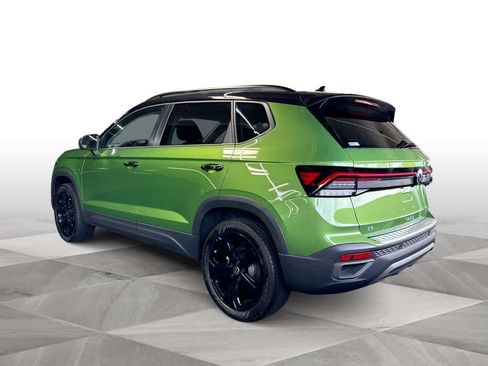 Used 2025 Volkswagen Taos SE AWD/4WD image 6