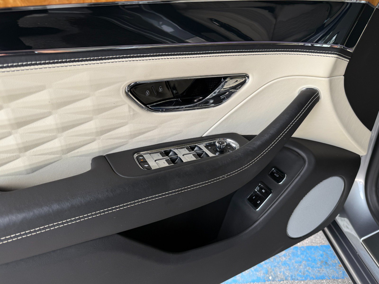 Used 2020 Bentley Flying Spur W12 AWD/4WD image 25