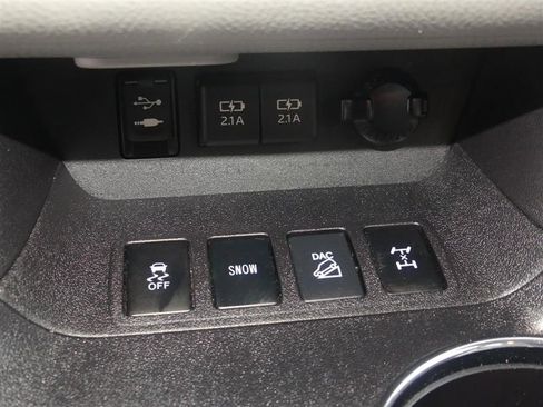 Used 2019 Toyota Highlander XLE image 32