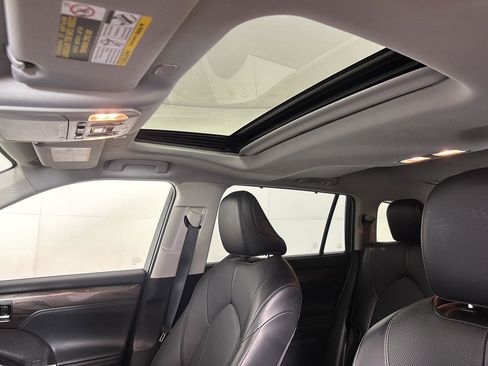 Used 2023 Toyota Highlander Limited AWD/4WD image 38