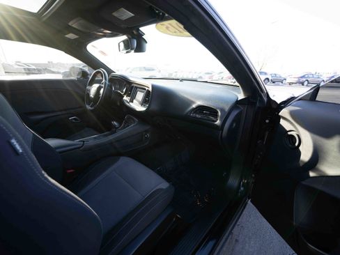 Used 2015 Dodge Challenger SXT image 24