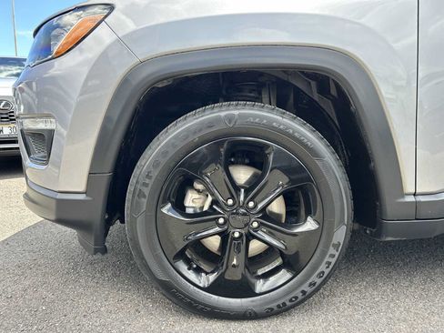 Used 2019 Jeep Compass Latitude FWD image 16