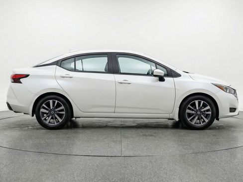Used 2025 Nissan Versa SV FWD image 11