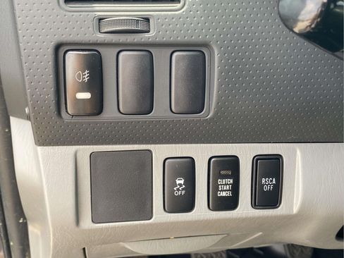 Used 2014 Toyota Tacoma 4x4 Regular Cab image 12