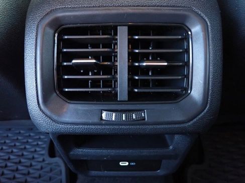 Used 2022 Volkswagen Taos SE image 18