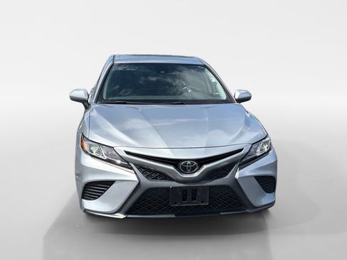 Used 2018 Toyota Camry SE w/ Moonroof Package FWD image 10