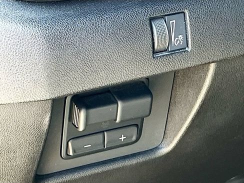 Used 2023 Chevrolet Colorado LT w/ LT Convenience Package II RWD image 10