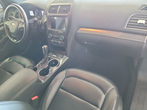Used 2019 Ford Explorer XLT w/ Equipment Group 202A FWD image 17
