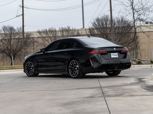 Used 2025 BMW M5 w/ Executive Package image 3