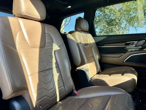 Used 2022 Kia Telluride SX w/ SX Prestige Package image 16