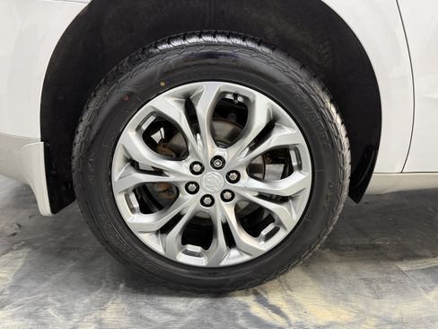 Used 2018 Buick Enclave Avenir w/ Avenir Technology Package AWD/4WD image 30