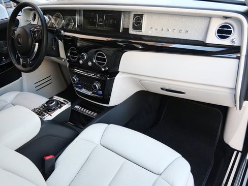Certified 2018 Rolls-Royce Phantom Sedan image 18