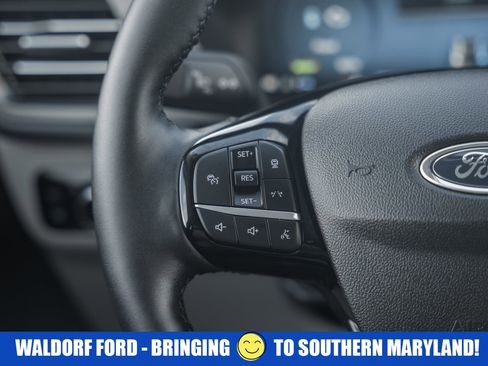 Used 2025 Ford Escape SE w/ PHEV Premium Package image 32