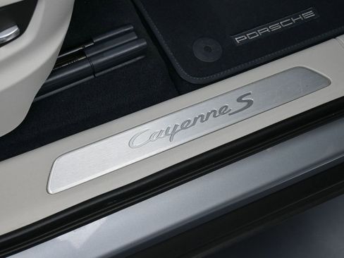 Certified 2021 Porsche Cayenne S image 31