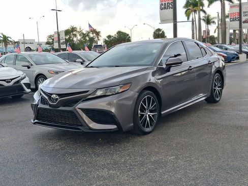 Used 2024 Toyota Camry SE w/ Convenience Package FWD image 6