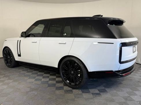 Used 2025 Land Rover Range Rover SE AWD/4WD image 4