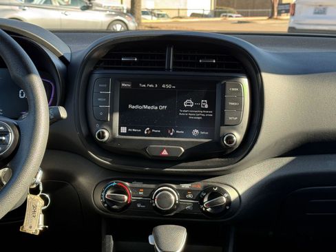 Used 2025 Kia Soul LX w/ LX Technology Package image 18