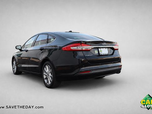 Used 2017 Ford Fusion SE FWD image 6