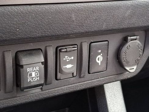 Used 2019 Toyota Tacoma TRD Sport AWD/4WD image 23