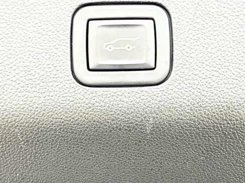 Used 2023 Chevrolet Tahoe Premier RWD image 13