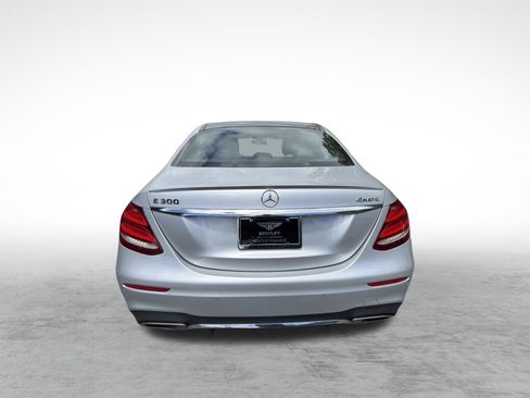 Used 2017 Mercedes-Benz E 300 4MATIC image 9
