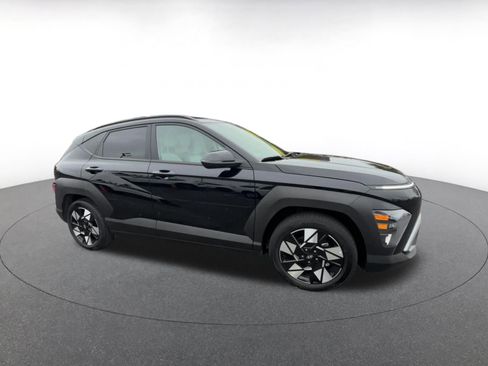 Used 2025 Hyundai Kona SEL image 2