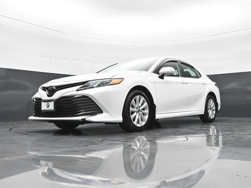 Used 2020 Toyota Camry LE w/ Cold Weather Package AWD/4WD image 25