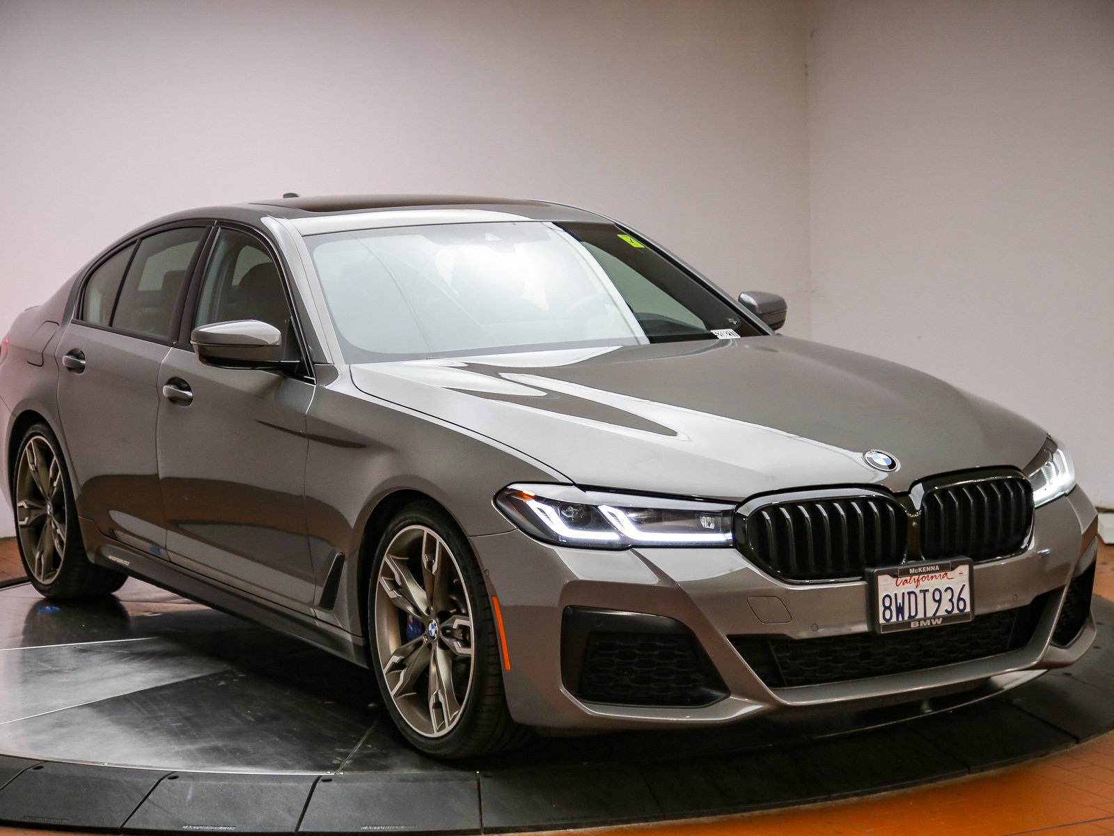 Used 2021 BMW M550i xDrive w/ Executive Package AWD/4WD image 3