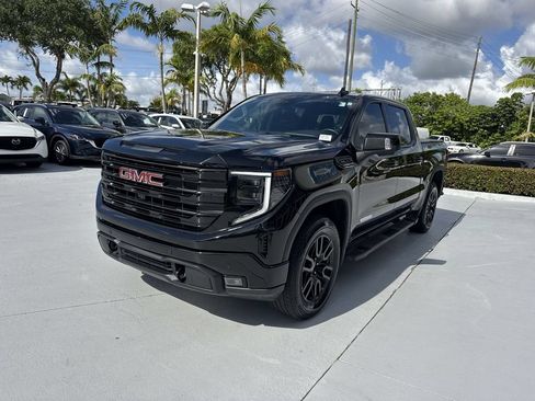 Used 2025 GMC Sierra 1500 Elevation w/ Elevation Premium Package AWD/4WD image 9