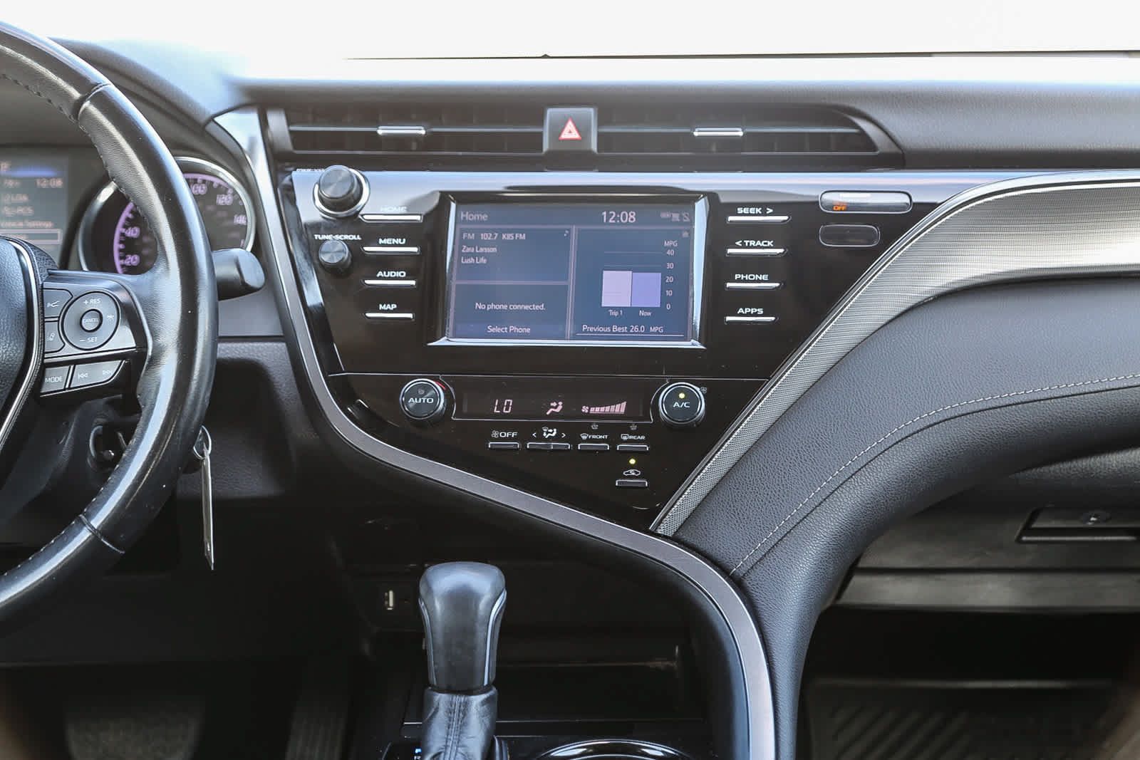 Used 2019 Toyota Camry SE w/ Blackout Package FWD image 13