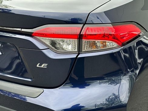 Used 2025 Toyota Corolla LE FWD image 5