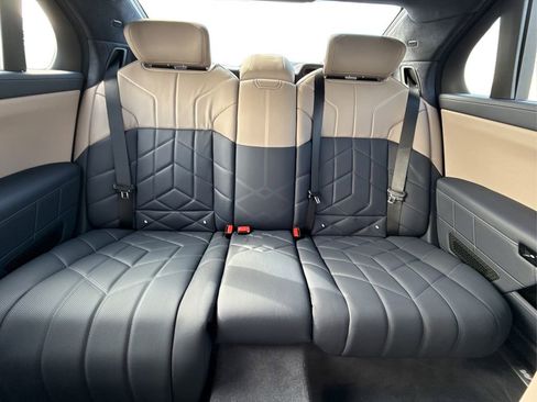 New 2025 BMW i7 xDrive60 image 20