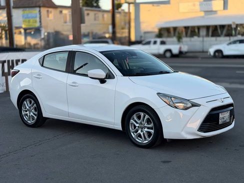 Used 2017 Toyota Yaris iA image 20