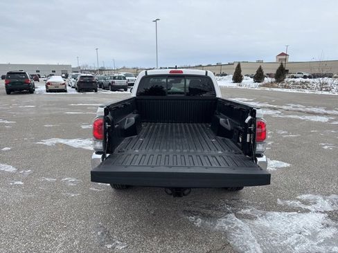 Used 2023 Toyota Tacoma TRD Off-Road image 10