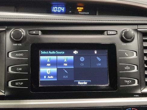 Used 2019 Toyota Highlander LE image 25