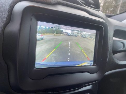 Used 2019 Jeep Renegade Latitude image 9