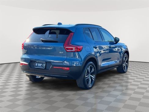 Certified 2024 Volvo XC40 B5 Core image 4