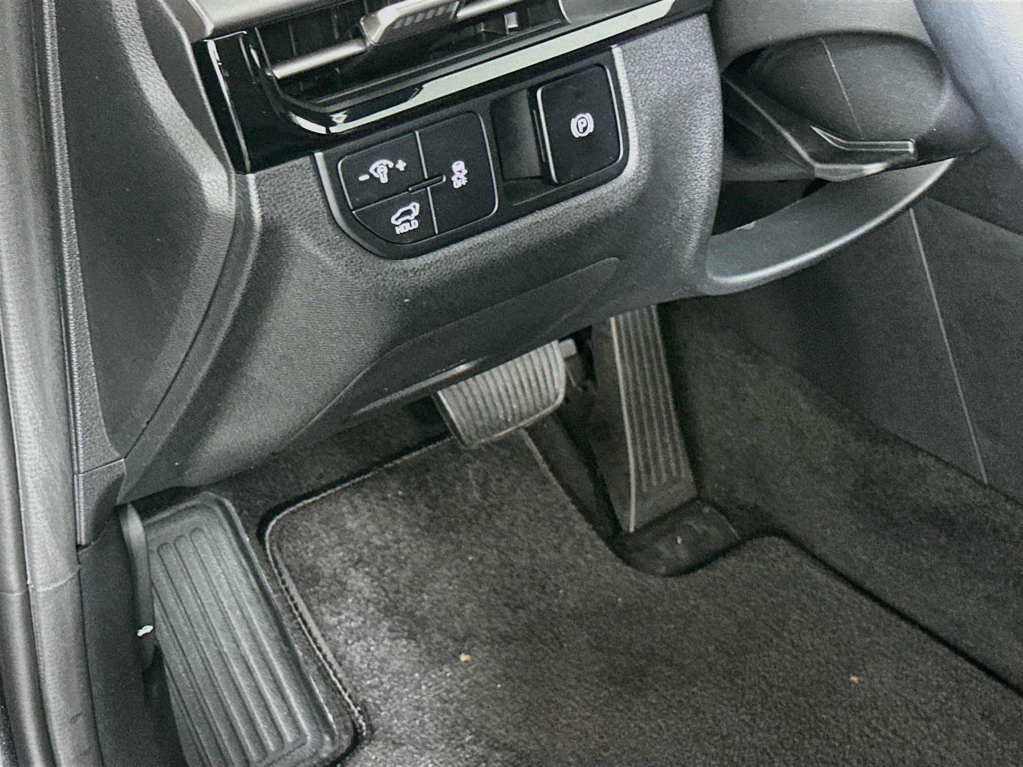 Used 2026 Kia Sportage EX FWD image 17