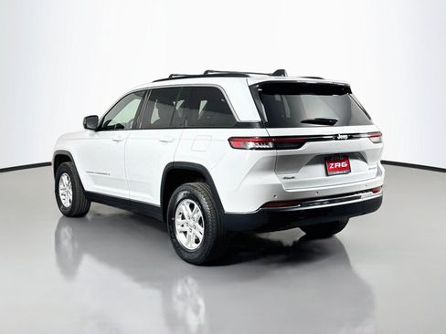 Used 2024 Jeep Grand Cherokee Laredo AWD/4WD image 3