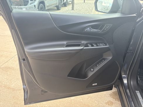 Used 2022 Chevrolet Equinox Premier AWD/4WD image 10