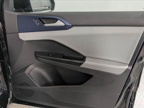 Used 2022 Volkswagen Taos SE FWD image 21
