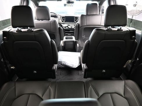 New 2026 Chrysler Voyager LX image 30
