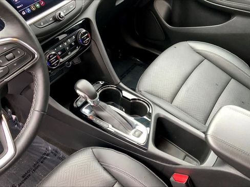 Used 2022 Buick Encore GX Essence w/ Experience Buick Package image 33